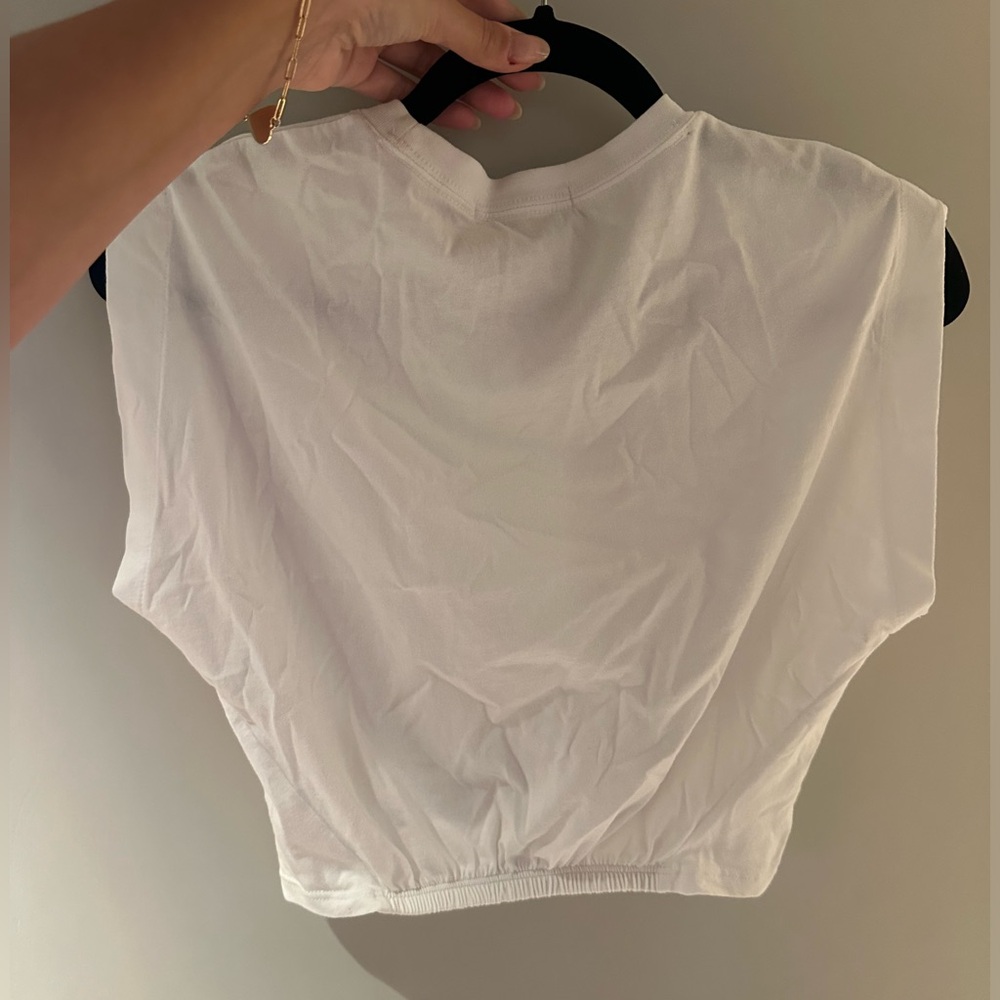 INTERMIX Crop Top 🤍 - Picture 2 of 4